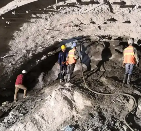 闽侯隧道拱顶带模注浆料，微膨胀注浆料的特点及施工工艺